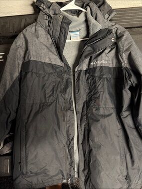 Columbia Men's Gray and Black Hooded Raincoat